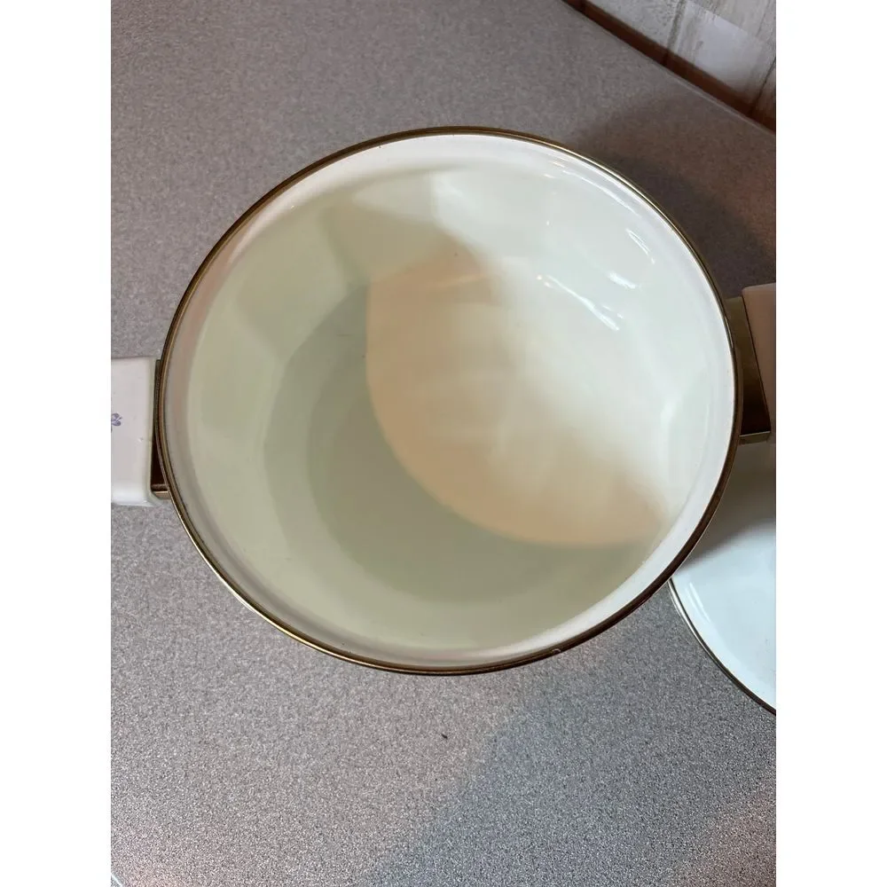 Victorian Flowers  1.5‎ Quart Metal Covered Saucepan with lid